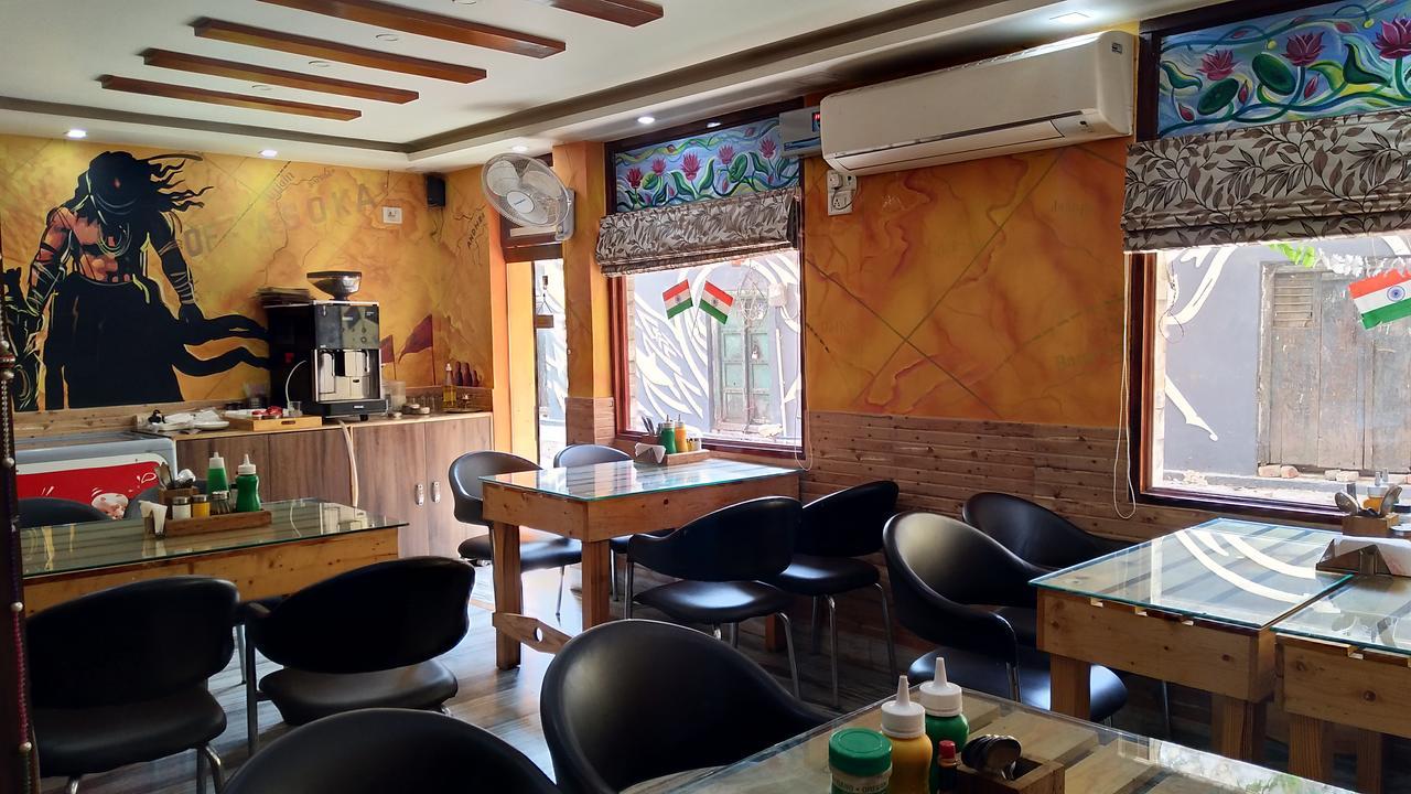 Om Shanthi Paying Guest House Varanasi Exterior photo